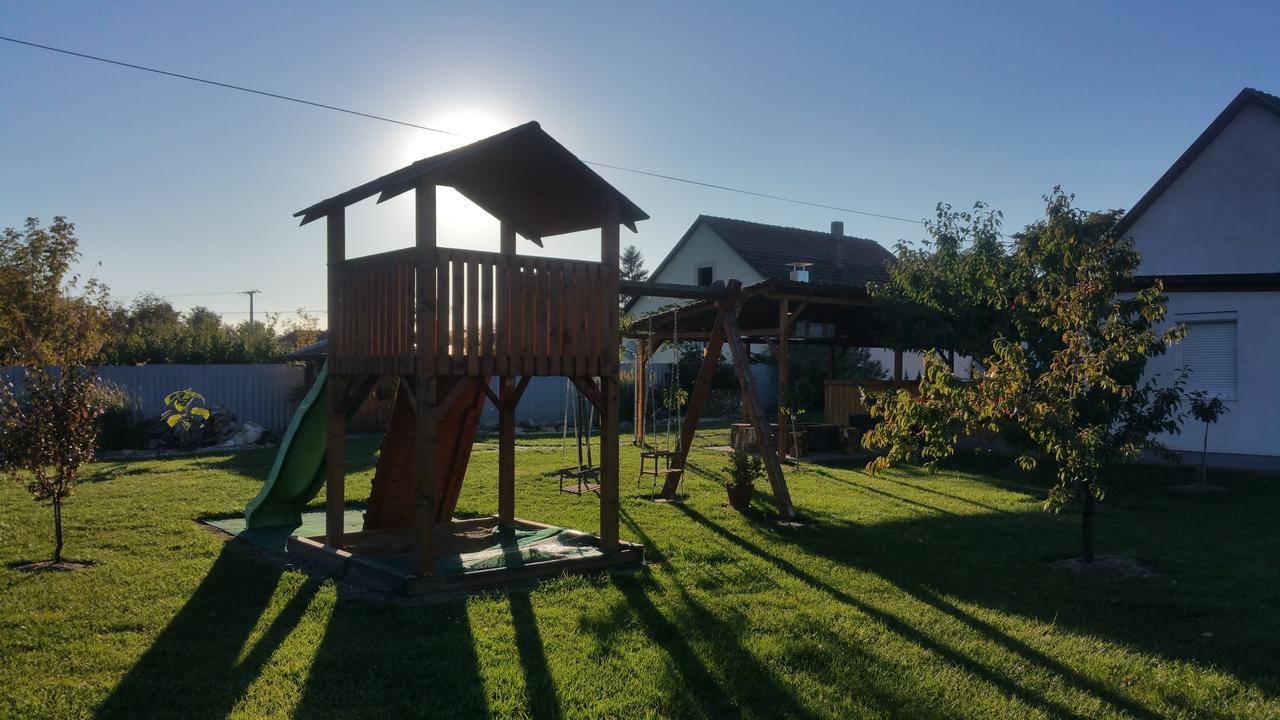 Harmonia Vendeghaz Appartement Poroszló Buitenkant foto